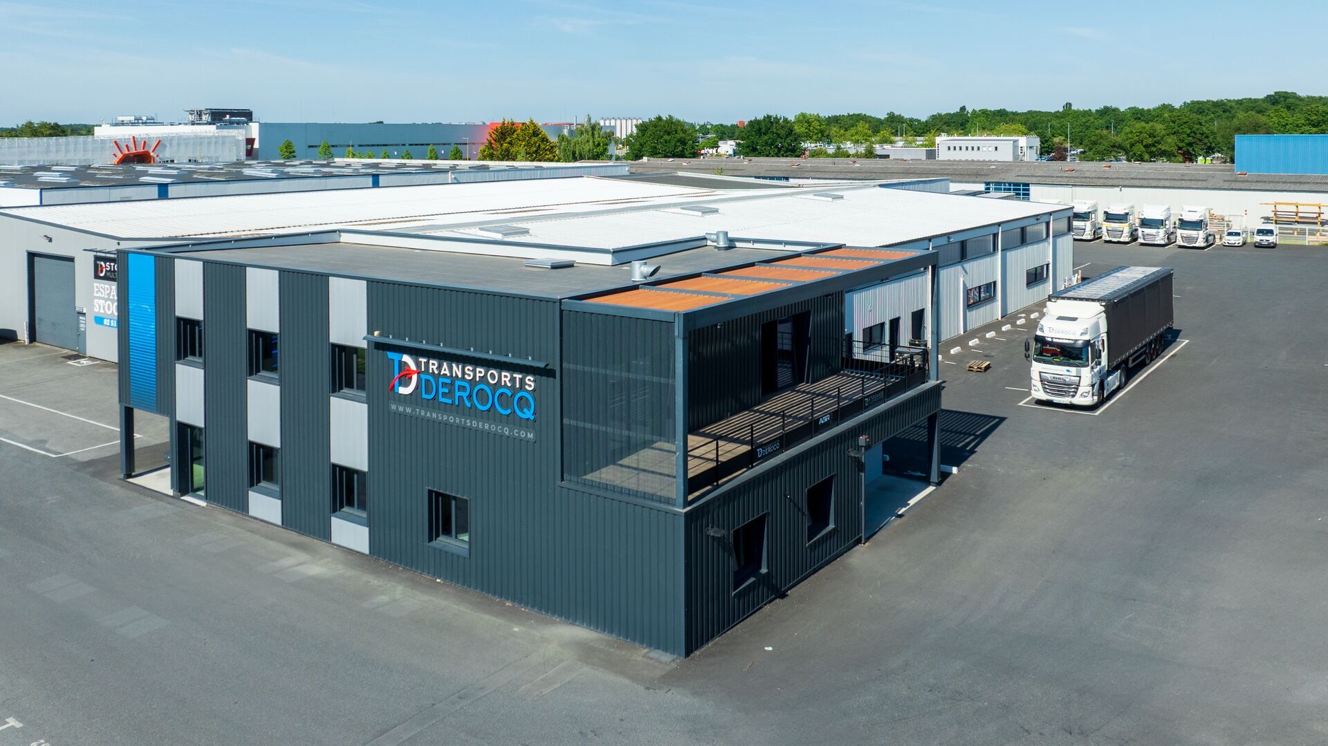 Entreprise Transports DEROCQ, entrepôt de stockage en Vendée